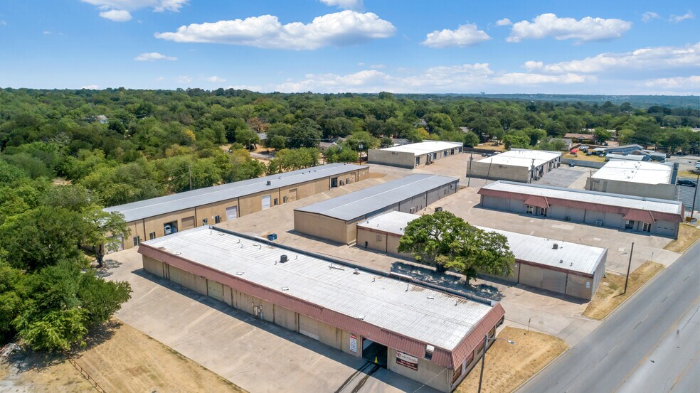 More Photos Of 6933 E Lancaster Ave, Fort Worth Warehouse For Lease
