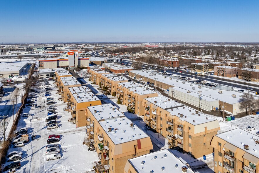 More Photos Of 3002-3004 Boul Tessier, Laval Apartments For Sale