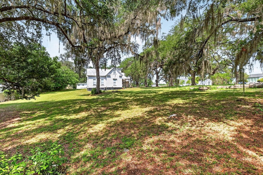 More Photos Of 112 W McClendon St, Lady Lake Office For Sale