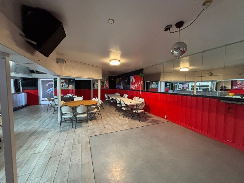 More Photos Of 518 E 34th St, Lubbock Bar For Sale