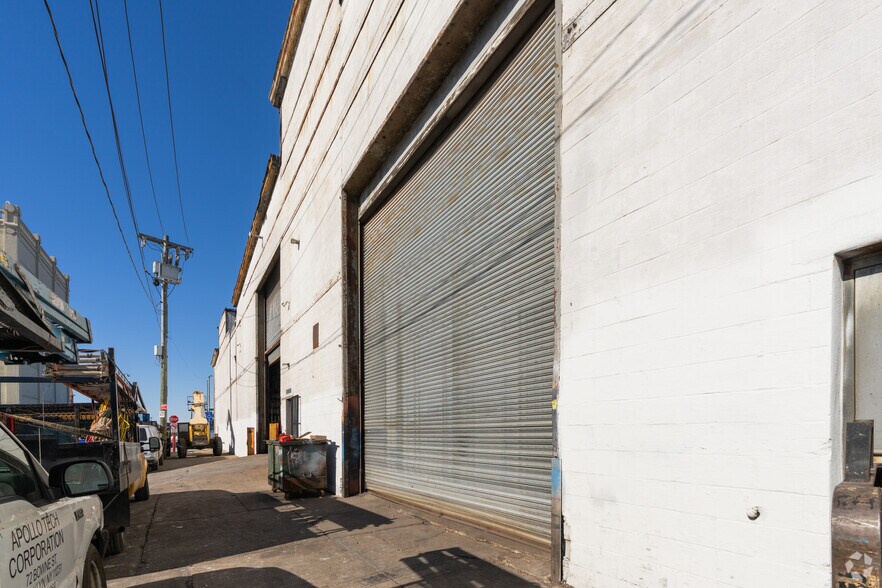More Photos Of 170-186 Van Brunt St, Brooklyn Warehouse For Lease