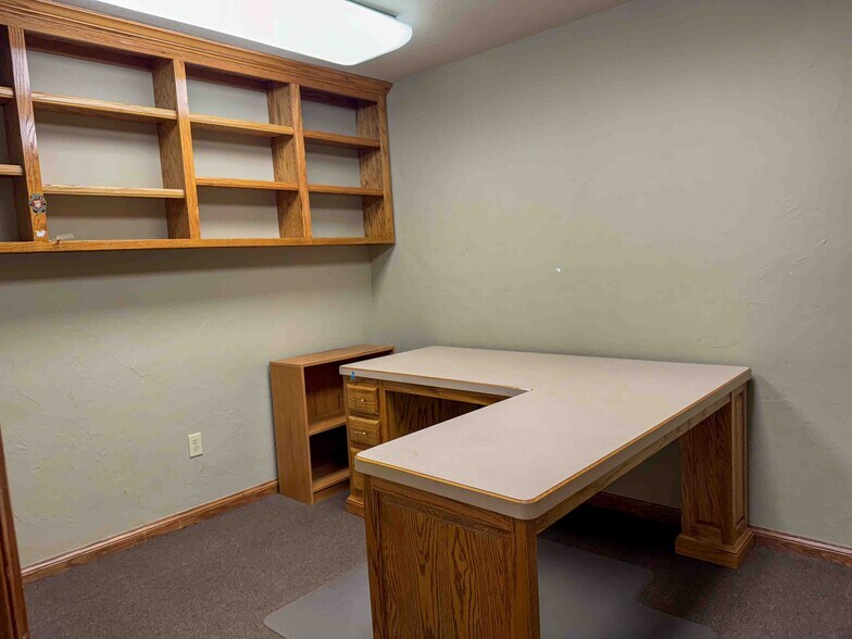 More Photos Of 3709 W Reno Ave, Oklahoma City Showroom For Lease