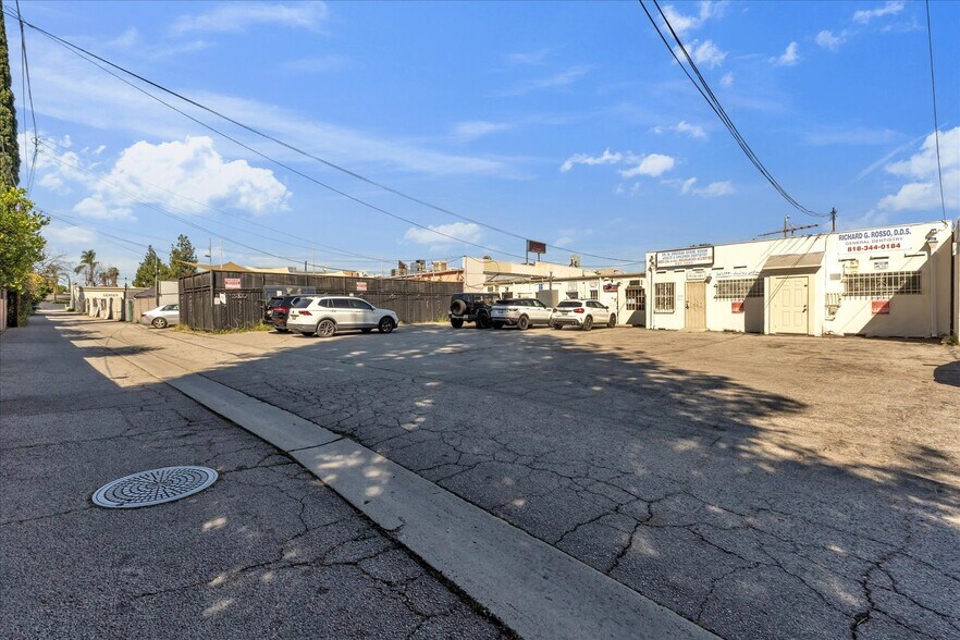 More Photos Of 18032 Ventura Blvd, Encino Medical For Lease