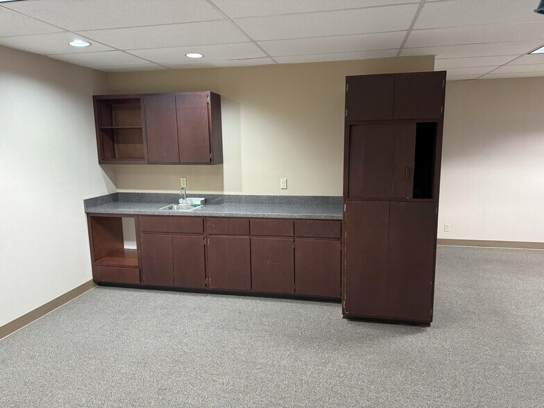 More Photos Of 1690 Huston Dr, Decatur Office For Sale