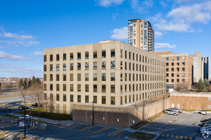 More Photos Of 1010 Rue de Sérigny, Longueuil Unknown For Lease