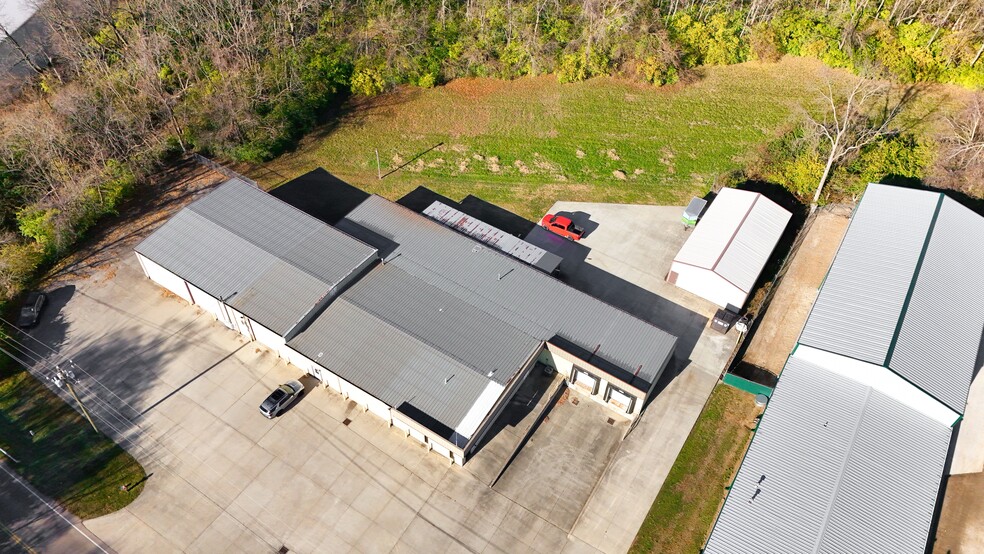 More Photos Of 200 Industry Dr, Carlisle Warehouse For Lease