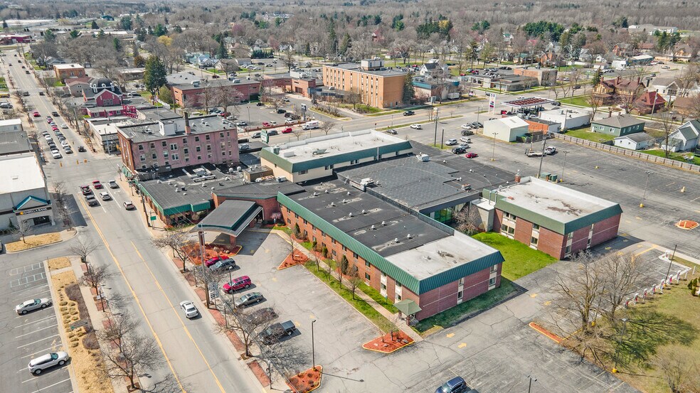 More Photos Of 604 N McEwan St, Clare Hotel For Sale