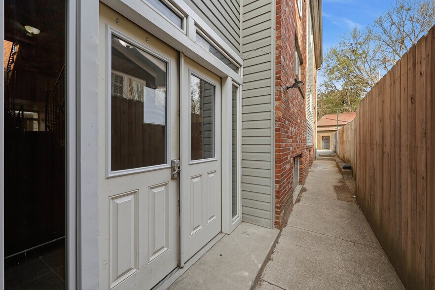 More Photos Of 2189 Baringer Ave, Louisville Apartments For Sale