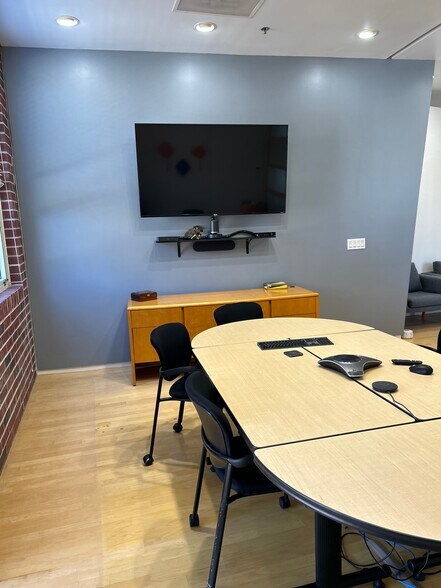 More Photos Of 1860 N Avenida Republica De Cuba, Tampa Office For Sale