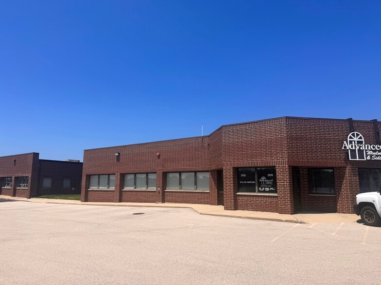 Primary Photo Of 305-317 Oswalt Ave, Batavia Flex For Lease