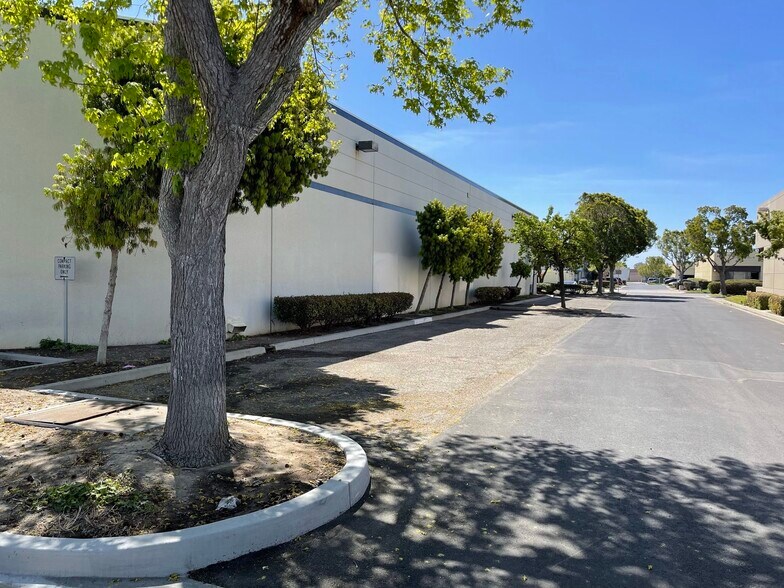 More Photos Of 1741 Fiske Pl, Oxnard Warehouse For Sale