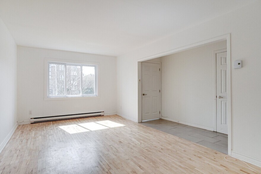 More Photos Of 51 Boul Desjardins E, Sainte-therese Apartments For Sale