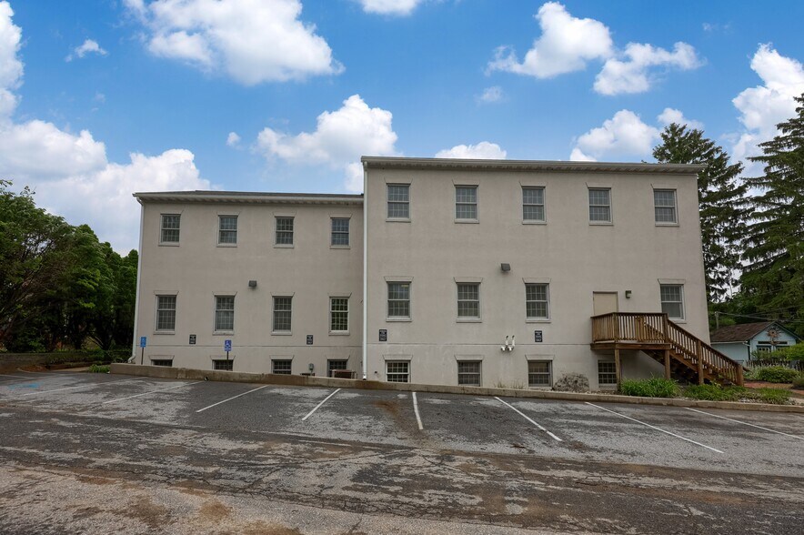 More Photos Of 9 Marietta Ave, Mount Joy Loft Creative Space For Lease