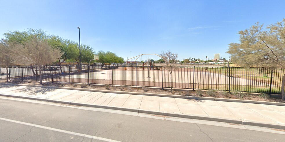 More Photos Of 1150 N Imperial Ave, El Centro Schools For Lease