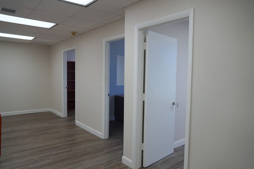 More Photos Of 1250 E Hallandale Beach Blvd, Hallandale Beach Office For Lease