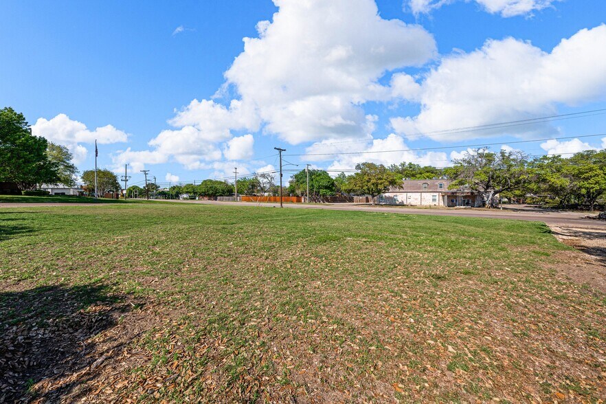 More Photos Of 720 N New Rd, Waco Land For Sale
