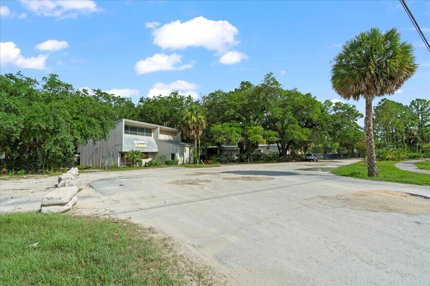 More Photos Of 1001 NE Waldo Rd, Gainesville Office For Sale