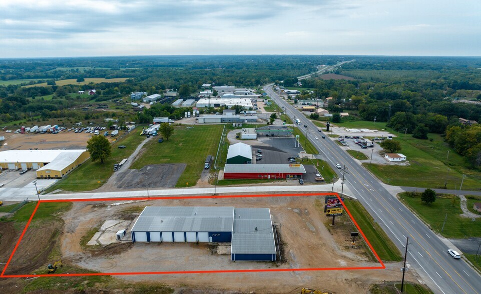 More Photos Of 4701 S Limit Ave, Sedalia Warehouse For Lease