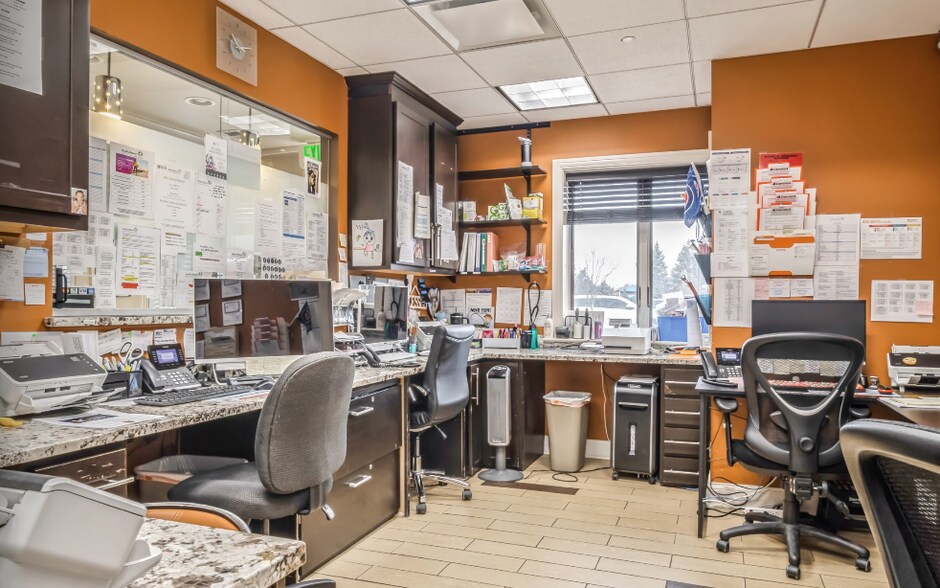 More Photos Of 2214 Huntington Dr N, Algonquin Medical For Sale