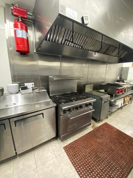 More Photos Of 3756 W Avenue 40, Los Angeles Storefront For Lease