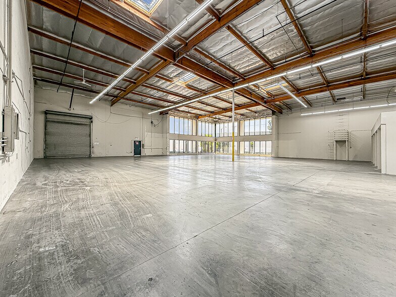 More Photos Of 9420 Chivers Ave, Sun Valley Warehouse For Lease
