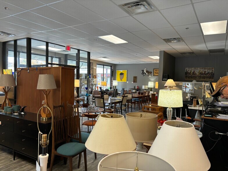 More Photos Of 50 Pleasant St, Norwich Storefront Retail Office For Lease