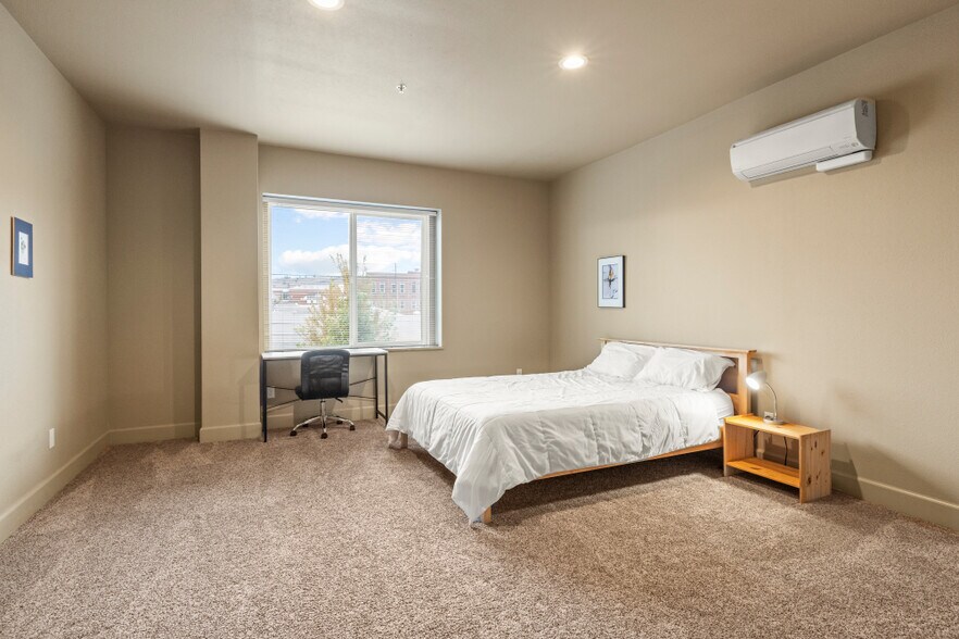 More Photos Of 125 S 6th St, Klamath Falls Flex For Sale