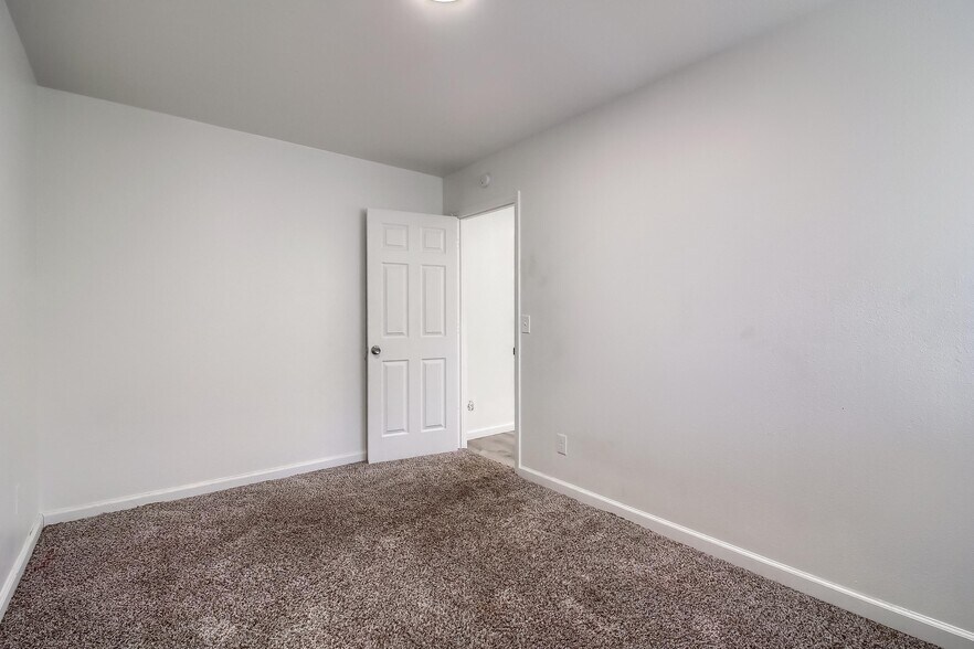 More Photos Of 1422 Macon St, Aurora Apartments For Sale