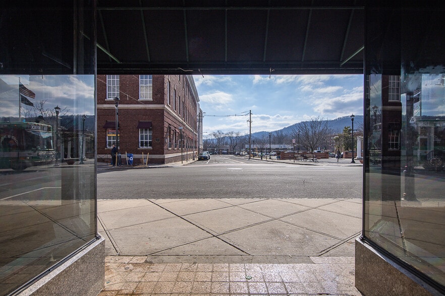 More Photos Of 102 Main St, Nyack Storefront Retail Residential For Lease