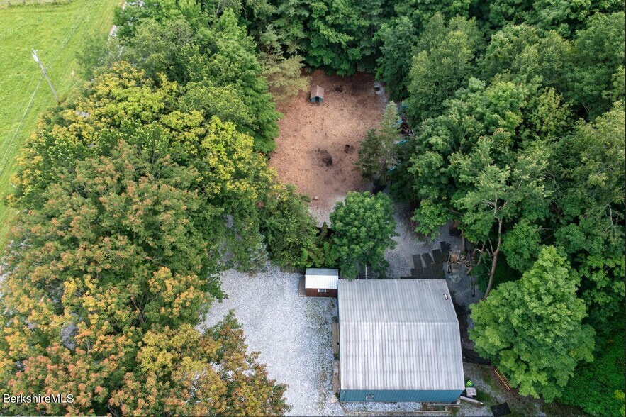 More Photos Of 1099 New Ashford Rd, Williamstown Veterinarian Kennel For Sale