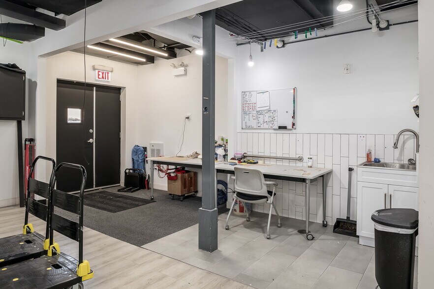 More Photos Of 517 Green Bay Rd, Wilmette Storefront Retail Office For Lease