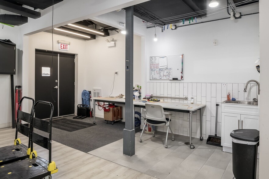 More Photos Of 517 Green Bay Rd, Wilmette Storefront Retail Office For Lease