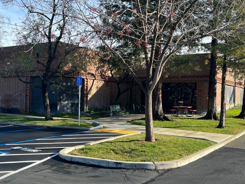 More Photos Of 1616-1632 Da Vinci Ct, Davis Flex For Sale