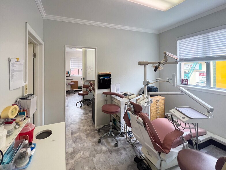 More Photos Of 160 Waverly Pl, San Francisco Storefront Retail Office For Lease