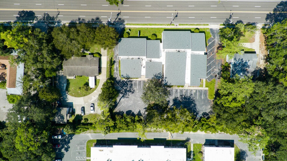 More Photos Of 1731 NW 6th St, Gainesville Office For Lease