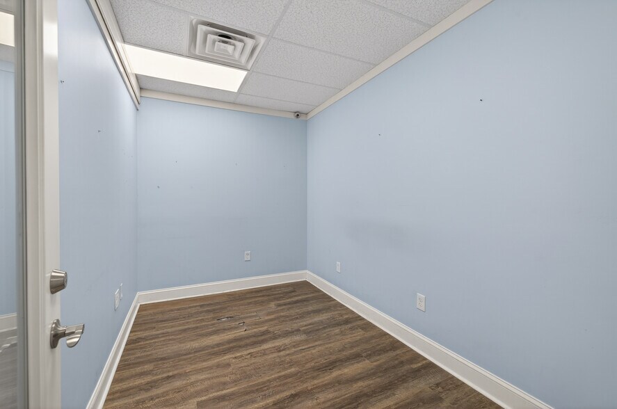 More Photos Of 4109 Robinson St, Covington Freestanding For Sale