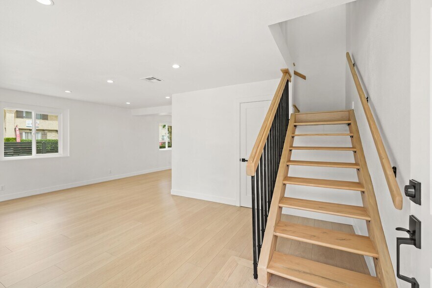 More Photos Of 7010 Lennox Ave, Van Nuys Apartments For Sale