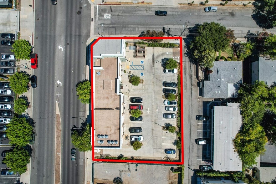 More Photos Of 2956 E Colorado Blvd, Pasadena General Retail For Lease