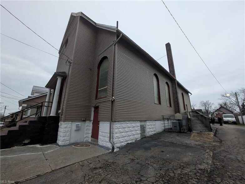 Primary Photo Of 923 E 16th St, Ashtabula Specialty For Sale