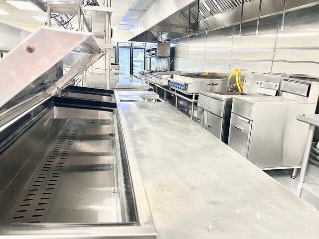 More Photos Of 1002 E Newport Center Dr, Deerfield Beach Flex For Lease