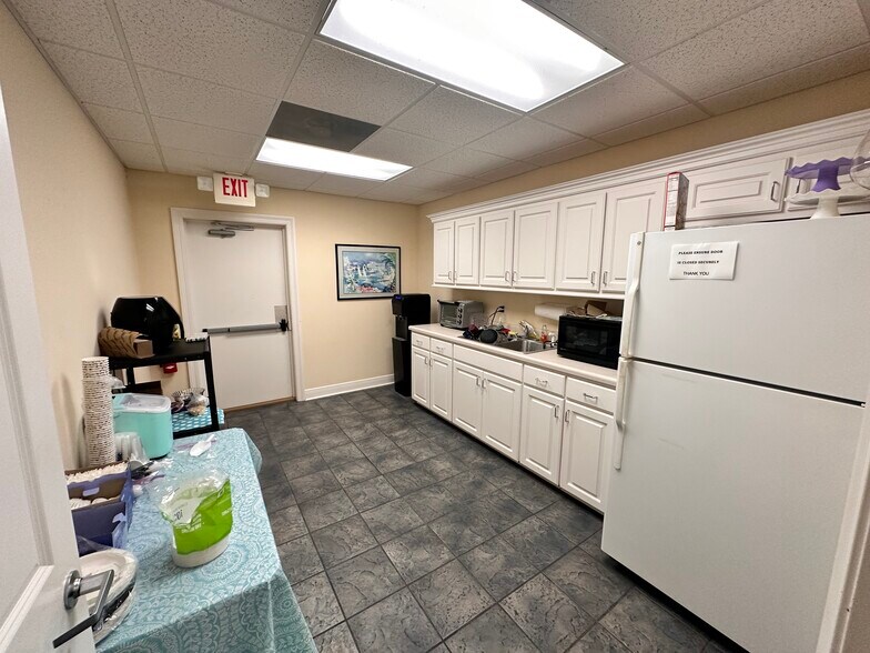 More Photos Of 4509 Hospital St, Pascagoula Office For Sale