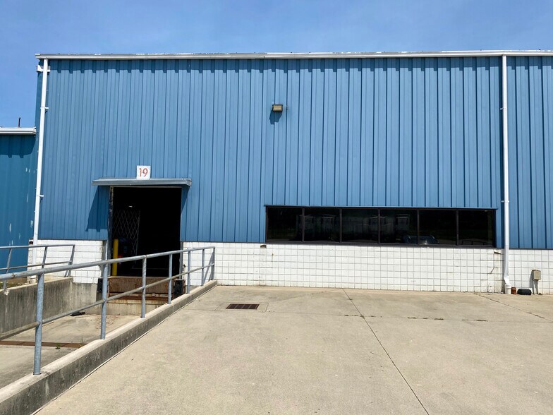 More Photos Of 2001 Courtright Rd, Columbus Warehouse For Lease