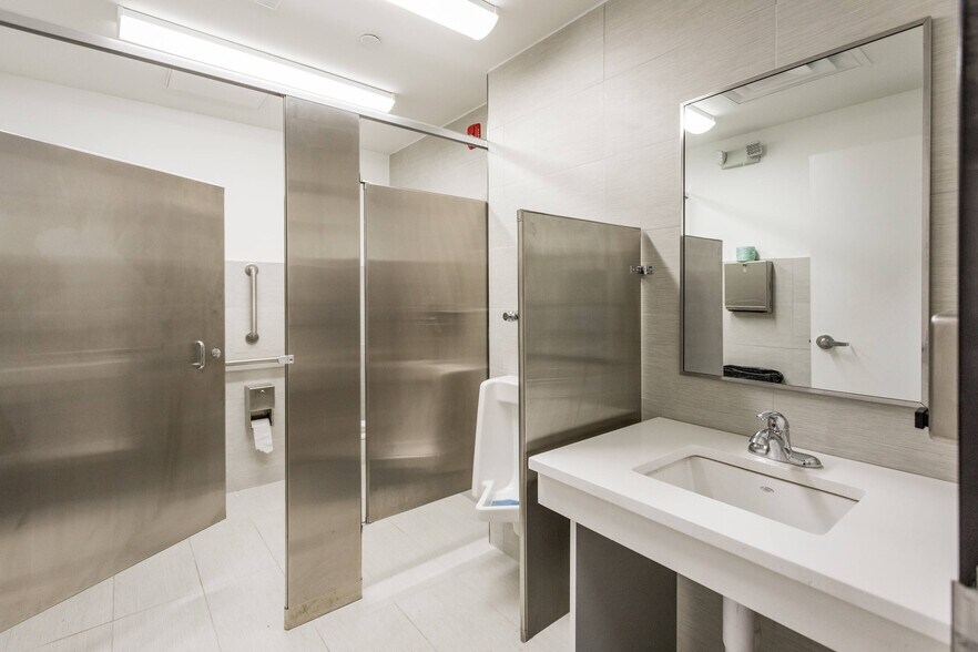 More Photos Of 220 W Congress St, Detroit Office For Lease