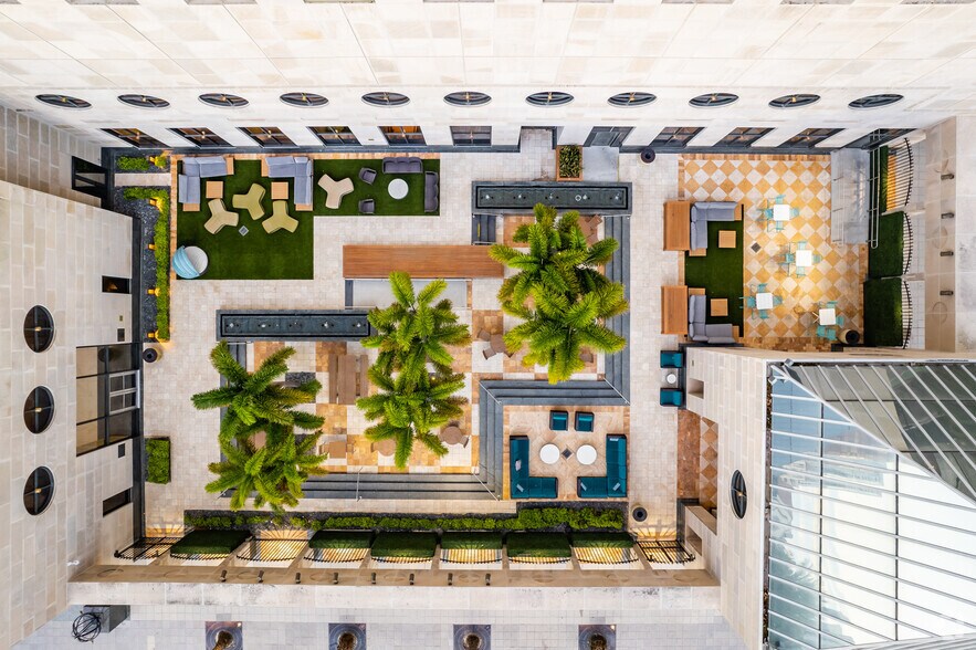 More Photos Of 390 N Orange Ave, Orlando Office For Lease