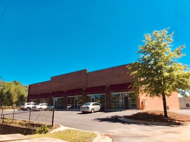 More Photos Of 2620 Bethelview Dr, Cumming Showroom For Lease