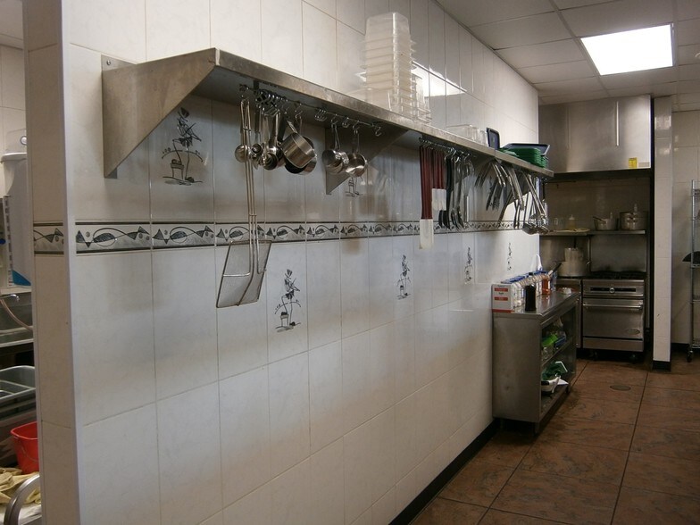 More Photos Of 940 Hansen Rd, Green Bay Storefront For Lease