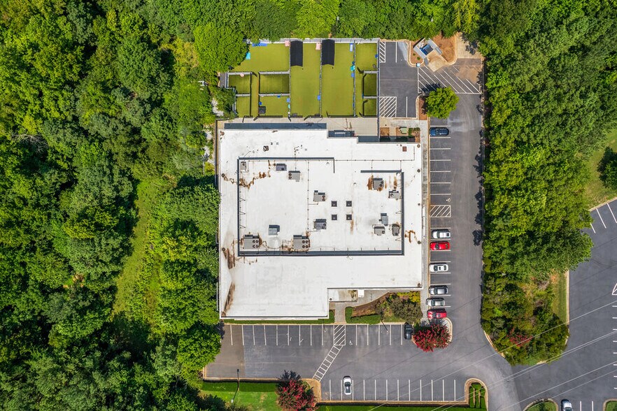 More Photos Of 1605 NW Maynard Rd, Cary Veterinarian Kennel For Sale