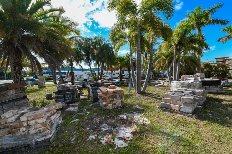 More Photos Of 575 N Washington Blvd, Sarasota Freestanding For Sale