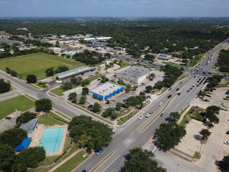 More Photos Of 1050 N Lakeline Blvd, Cedar Park Unknown For Lease