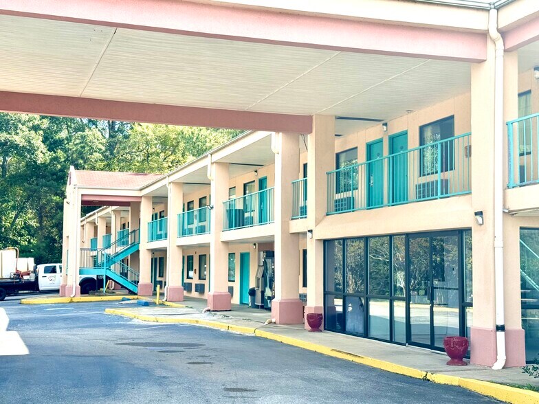 More Photos Of 547 S Archusa Ave, Quitman Hotel For Sale